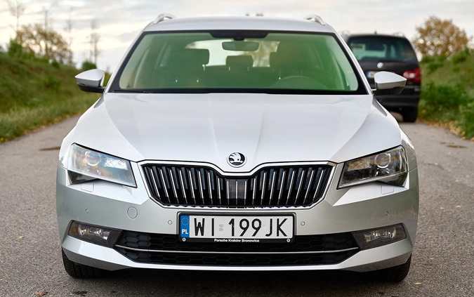 Skoda Superb cena 59900 przebieg: 240800, rok produkcji 2019 z Płock małe 781